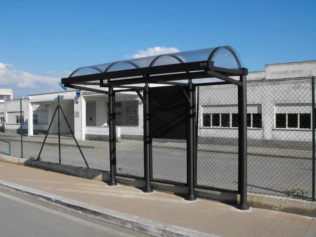 Arredo urbano pensilina fermata autobus Aprilia 