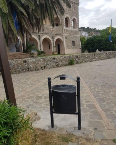 Arredo urbano cestino stradale modello Capri