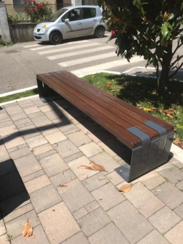 Panca arredo urbano modello Deluxe