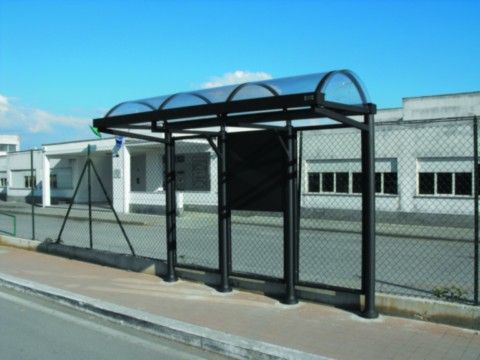 Pensilina per attesa autobus modello Aprilia Applique