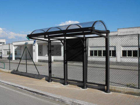 Arredo urbano pensilina fermata autobus Aprilia 