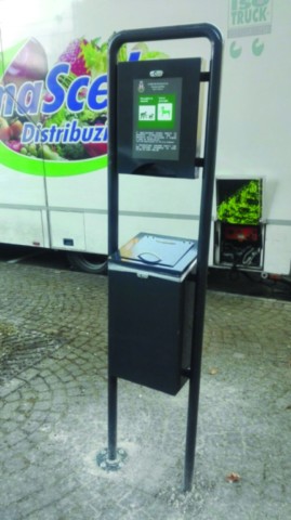 Arredo urbano cestino raccolta differenziata modello Dog SS con dispenser