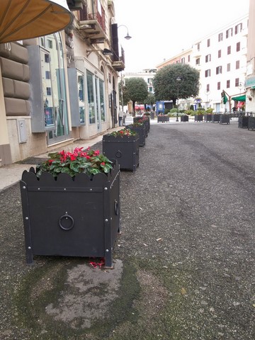 Fioriera per arredo urbano modello Thalia