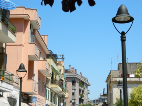 Istallazione-illuminazione-stradale-Nettuno-Kos-testa-palo