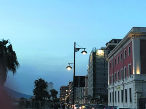 Lampione illuminazione stradale con lanterne stradali a Led
