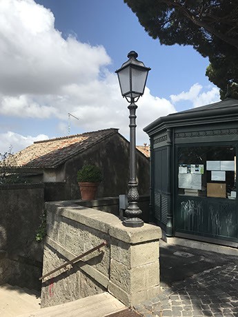 Lanterna Storica A LED ELUX Modello Prato testa palo