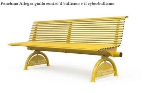panca da esterno gialla contro il bullismo e il cyberbullismo Elux