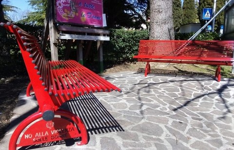 Panchina rossa Arredo Urbano Allegra