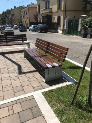 Panchina arredo urbano modello Deluxe