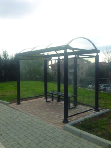 Pensilina per attesa bus arredo urbano modello Aprilia
