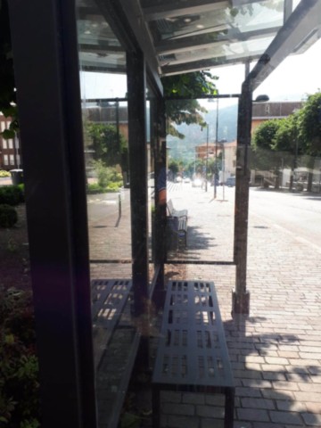 Pensilina per attesa bus arredo urbano modello Milano applique