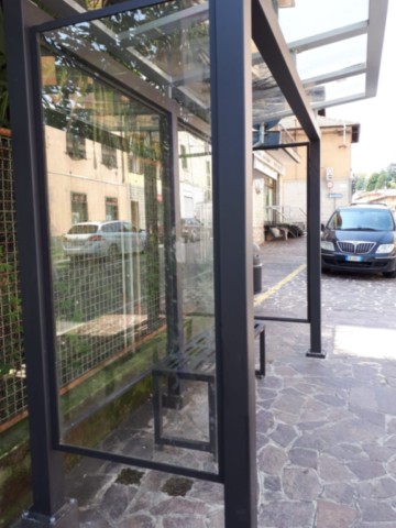 Pensilina per attesa bus arredo urbano modello Milano